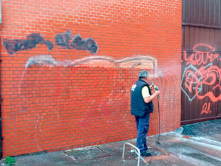 Limpieza de grafitis y pintadas en fachadas